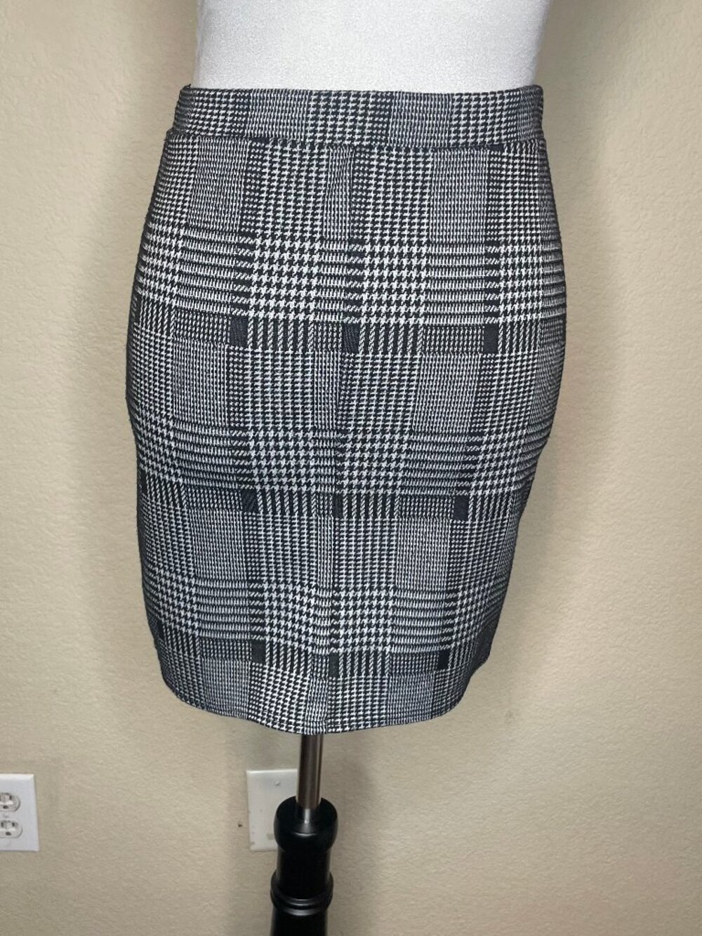 Windsor Dark Academia Houndstooth Asymmetrical Mini Skirt Size Medium Plaid - Picture 4 of 10